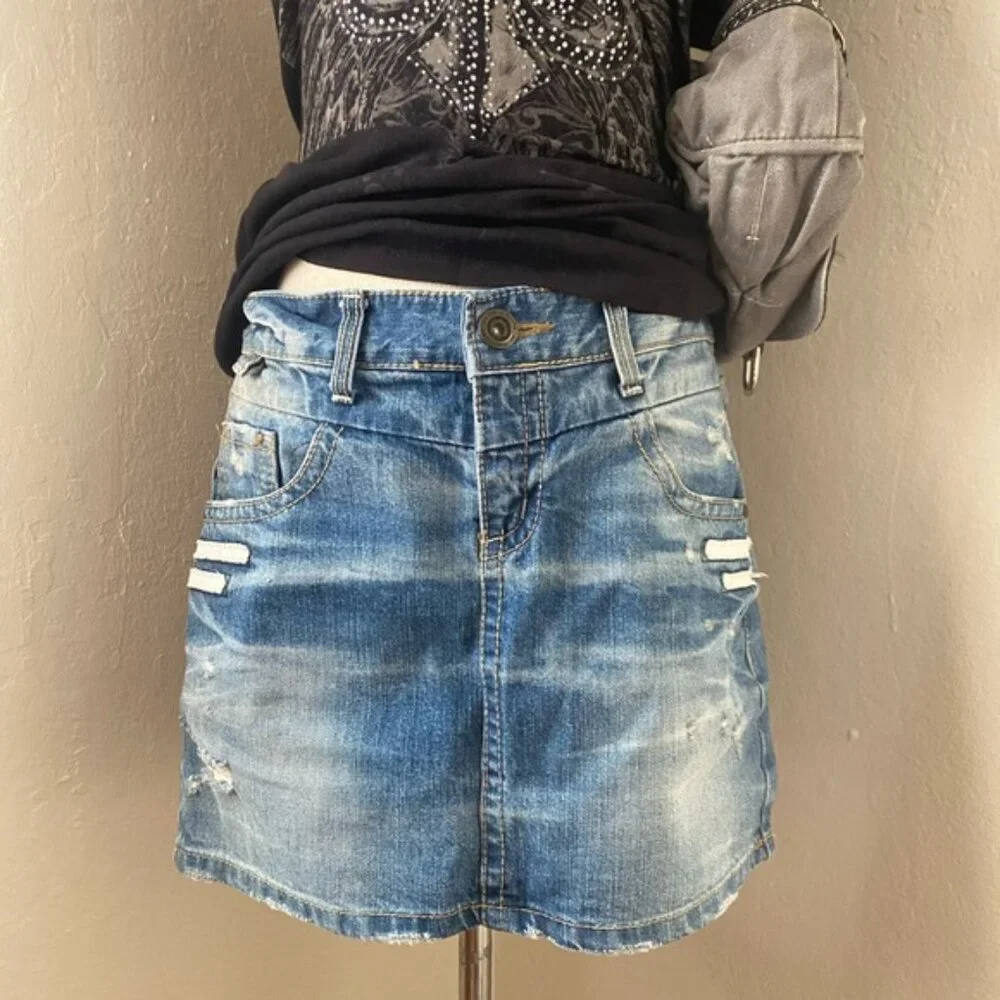 Mini denim skirt by Lolita. 🎸 - Picture 2 of 7
